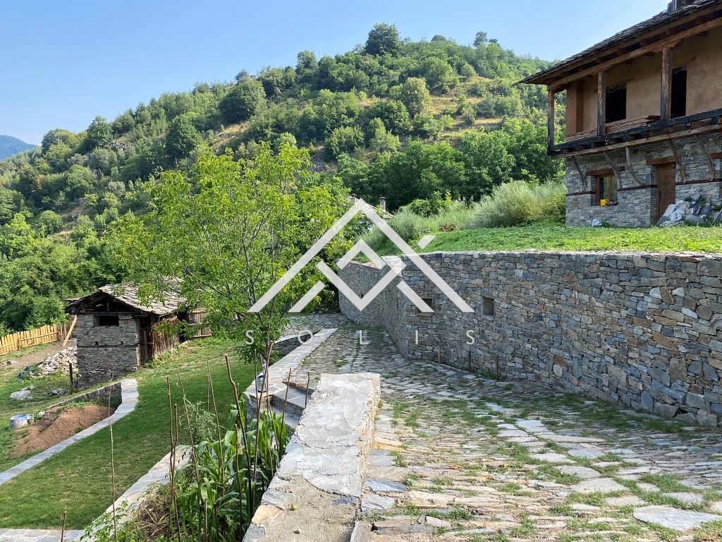 Boutique complex with 4 properties with total area: 2860 sq.m. in the village of Kovachevitsa for sale - 0