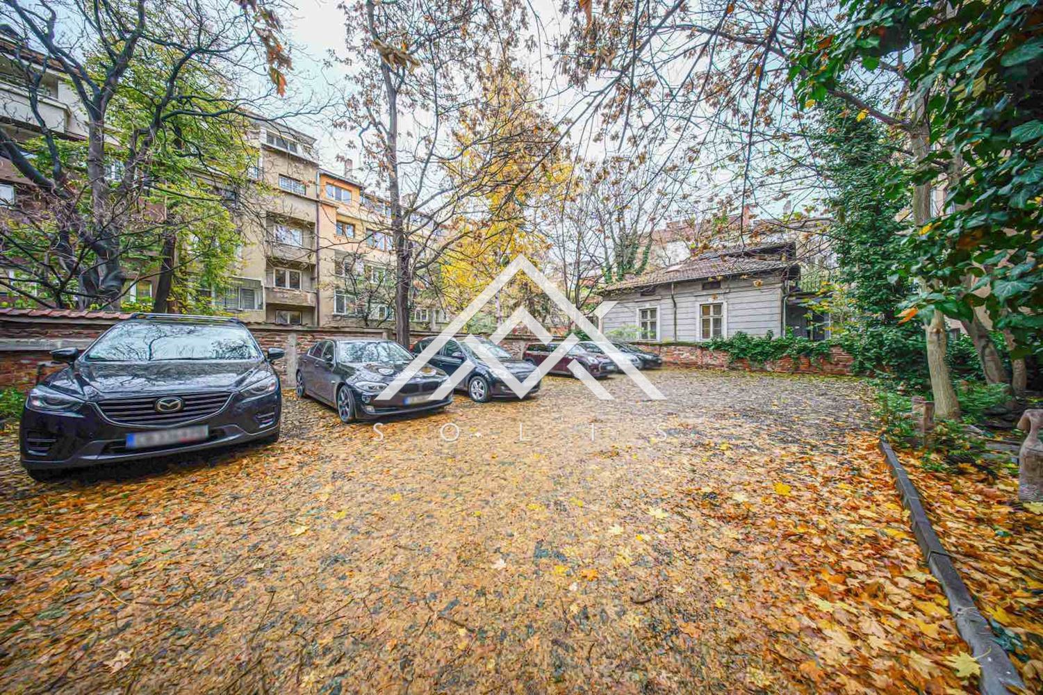 Многокомнатная квартира на продажу с тремя парковочными местами в элегантном и представительном здании с отличным расположением рядом с площадью Национального собрания - 0
