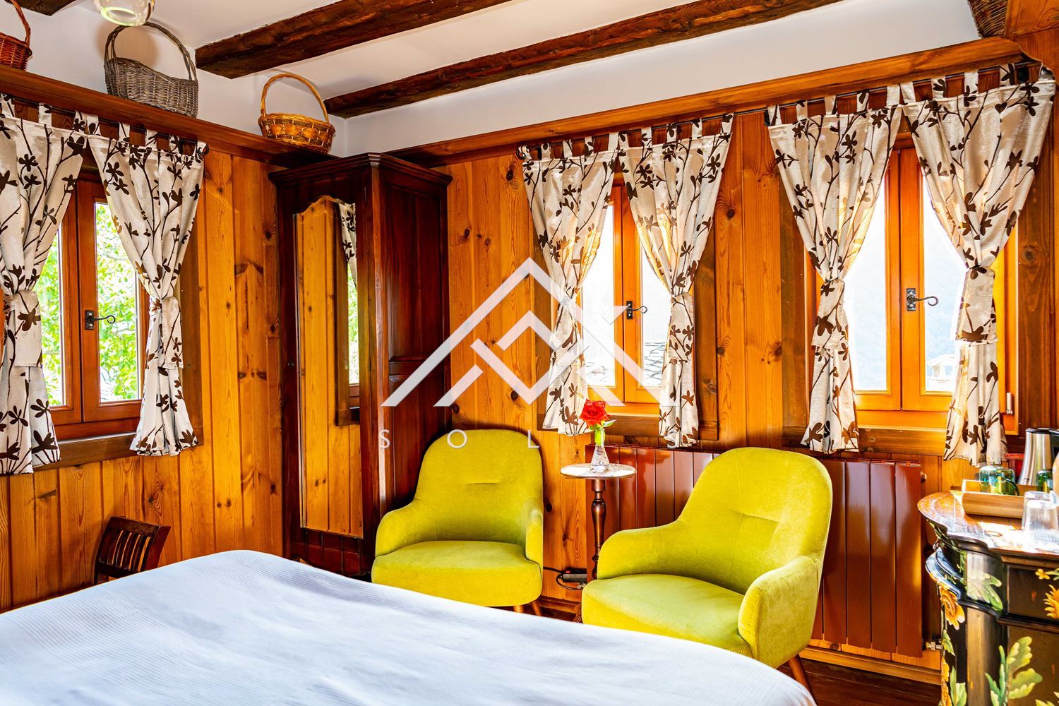 Boutique complex with 4 properties with total area: 2860 sq.m. in the village of Kovachevitsa for sale - 0